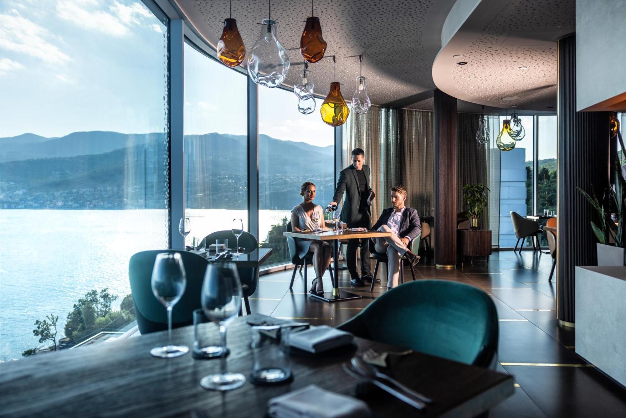 Hilton Rijeka Costabella Beach Resort And Spa מראה חיצוני תמונה